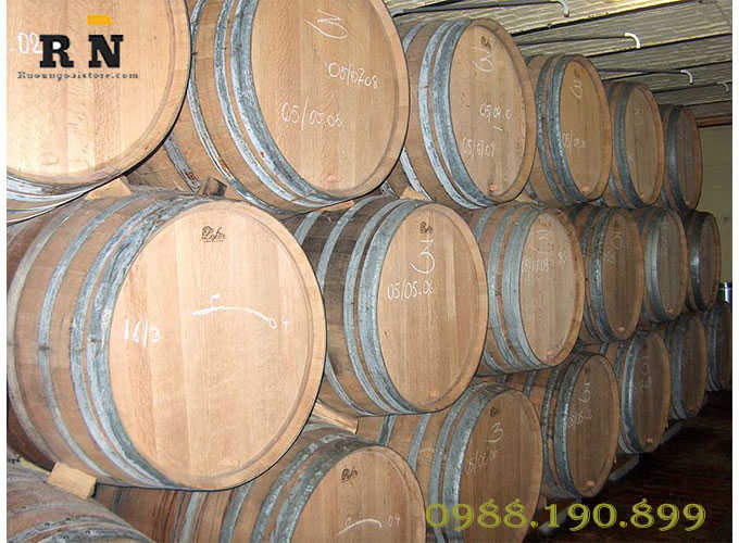 Thùng gỗ sồi chứa rượu cognac